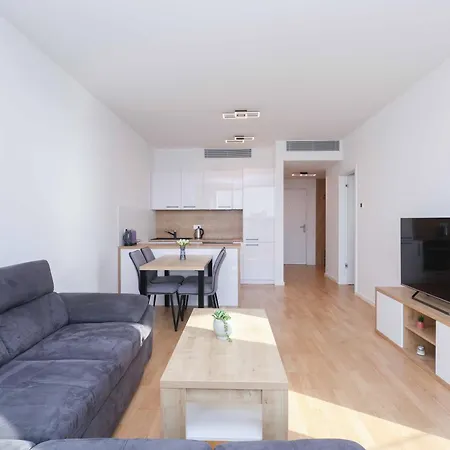 Sky Park Tower 3, Free Parking And Beautiful Views براتسيلافا